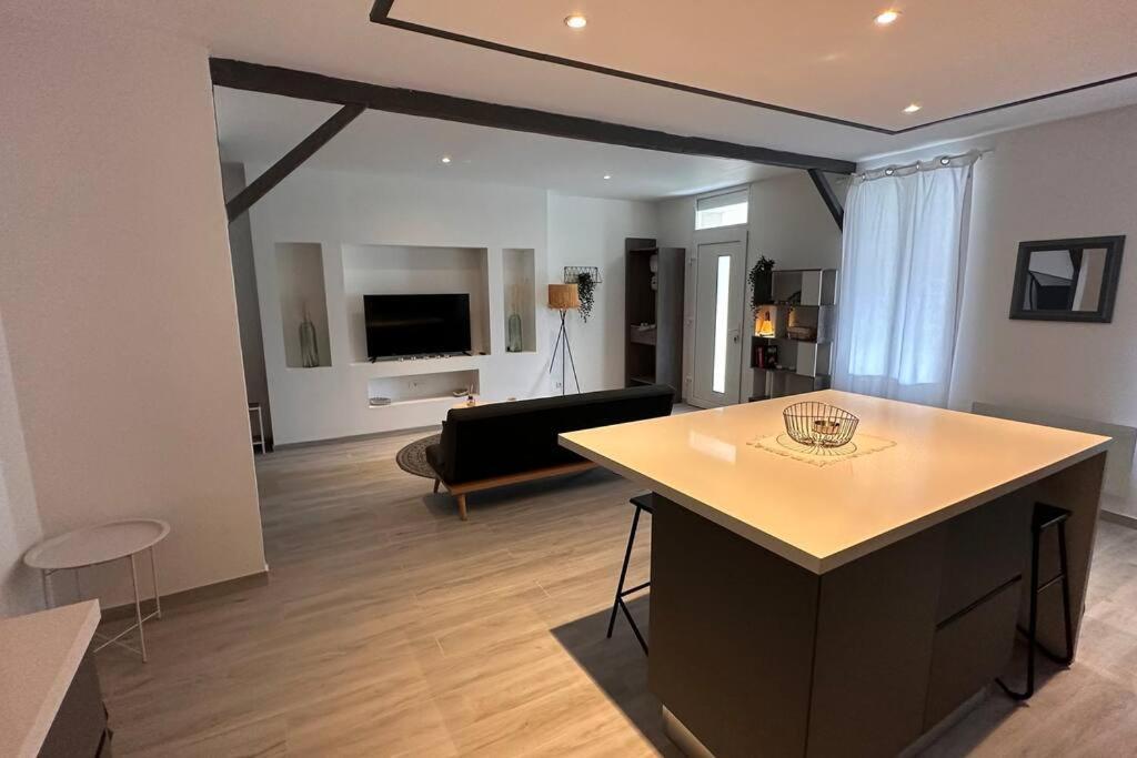 Vila Maison Entierement Renovee Ambares-et-Lagrave Exteriér fotografie